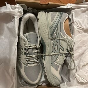 NWT ASICS gel terrain